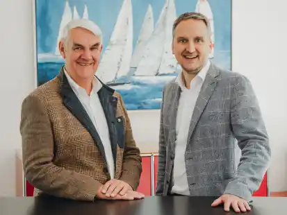 „Das Thema Führungskräftemangel brennt in vielen Unternehmen“, sagt Michael Wefers (links). Er leitet gemeinsam mit Christian Vaske die Personalberatung Wefers & Coll. in Oldenburg.