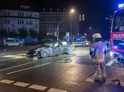 Ein schwerer Unfall hatte sich im Juni am Julius-Mosen-Platz ereignet. Nach Polizeiangaben handelte es sich um ein illegales Autorennen.