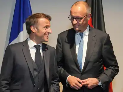 Verstehen sich gut: der französische Präsident Emmanuel Macron (links) und Bundeskanzler Friedrich Merz (CDU), hier am Rande des Nato-Gipfels in Den Haag