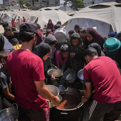 Berichten von UN-Organisationen zufolge hungern mittlerweile so gut wie alle Bewohner des Küstenstreifens.