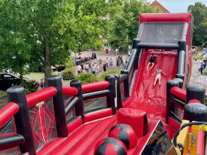 Zuletzt fand vor wenigen Wochen der Fun Sommer - ein großes Hüpfburgen-Festival – in Schortens statt. Bei hochsommerlichen Temperaturen war der Zuspruch leider nur durchwachsen.