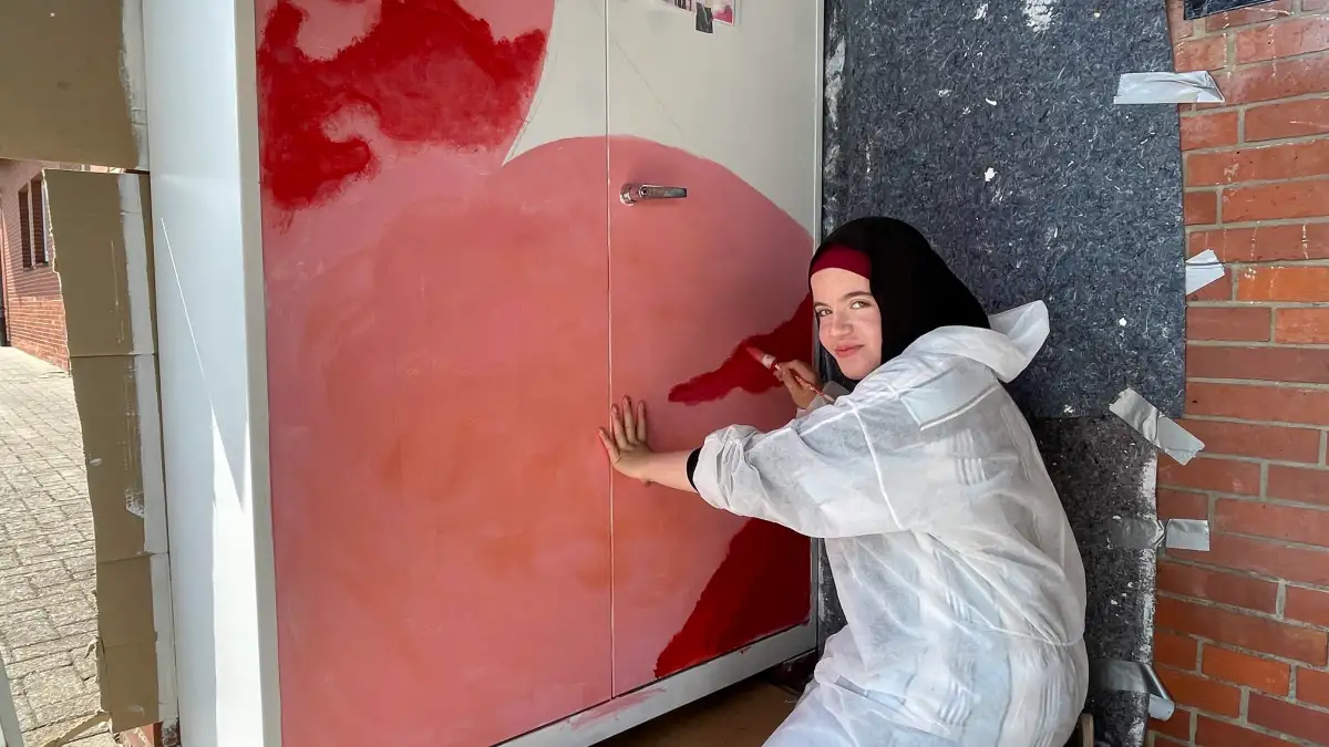 14-year-old discovers art: Malak Mamo paints artwork on bookcase in ...