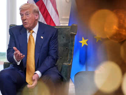 Treffen in Turnberry: US-Präsident Donald Trump spricht mit Ursula von der Leyen, Präsidentin der Europäischen Kommission (nicht im Bild)