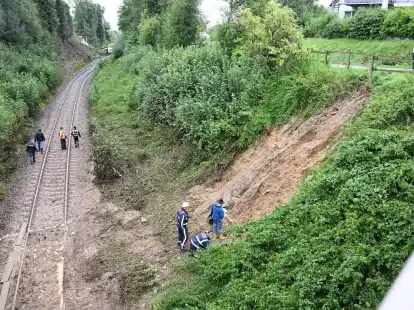 Nach ersten Erkenntnissen hat ein Hangrutsch das Unglück ausgelöst.