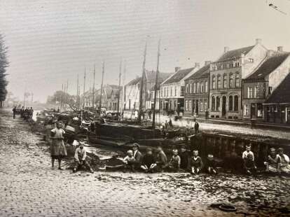 DAS HISTORISCHE OSTFRIESLAND/FRIESENLAND: 31.000 Ostfriesen sind dabei – Wie eine Facebook-Gruppe „Halt und Orientierung“ vermittelt
