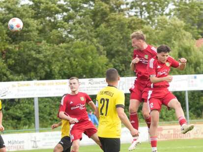 FUSSBALL-BEZIRKSLIGA: Wiesmoor mit Traumstart auswärts – Middels mit Niederlage