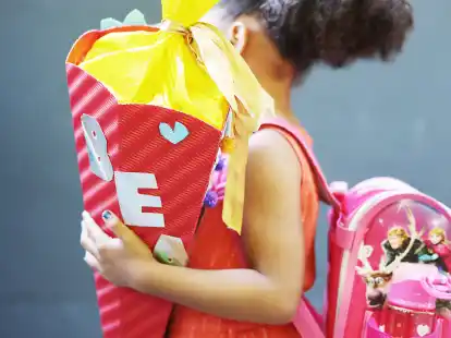Einschulung am 16. August in Niedersachsen: Kinder aus Familien mit geringen Einkommen und geringerer elterlicher Bildung starten schon mit  Bildungsnachteilen in die Schule.