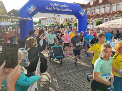 LAUFSPEKTAKEL IN OSTFRIESLAND: Esenser Innenstadt gleicht wieder einer Laufarena