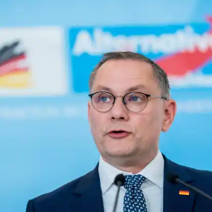 Die AfD lehnt Waffenlieferungen in Krisen- und Kriegsgebieten grundsätzlich ab.