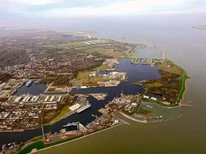 Wilhelmshaven braucht einen aktuellen Hafenentwicklungsplan. Doch der Ratsausschuss f&uuml;r Wirtschaft, Tourismus und H&auml;fen sieht Nachbesserungsbedarf.