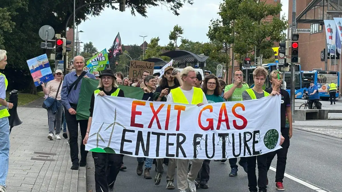 Fridays for Future in Wilhelmshaven: Kritik an fossilen Projekten bei ...