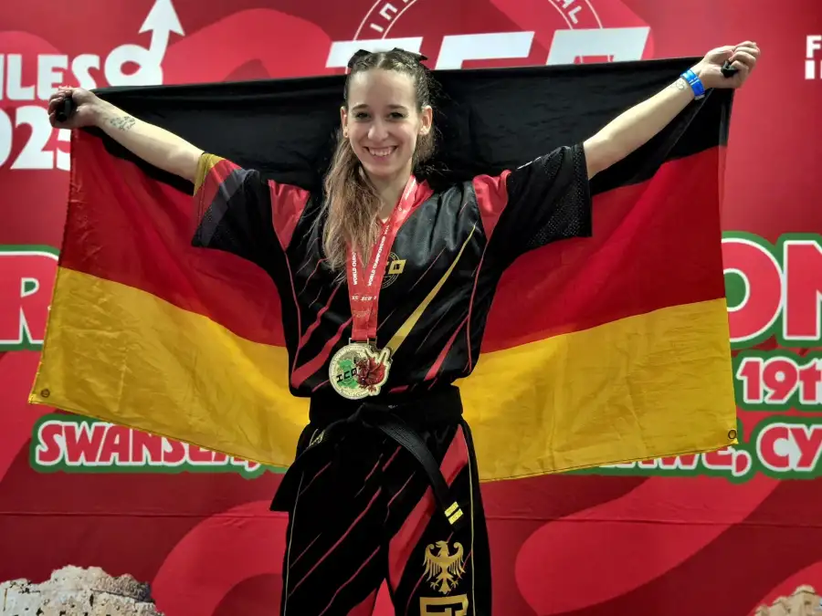 世界選手権でキム・ブリューニングが2つの世界選手権タイトルと銅メダルを獲得