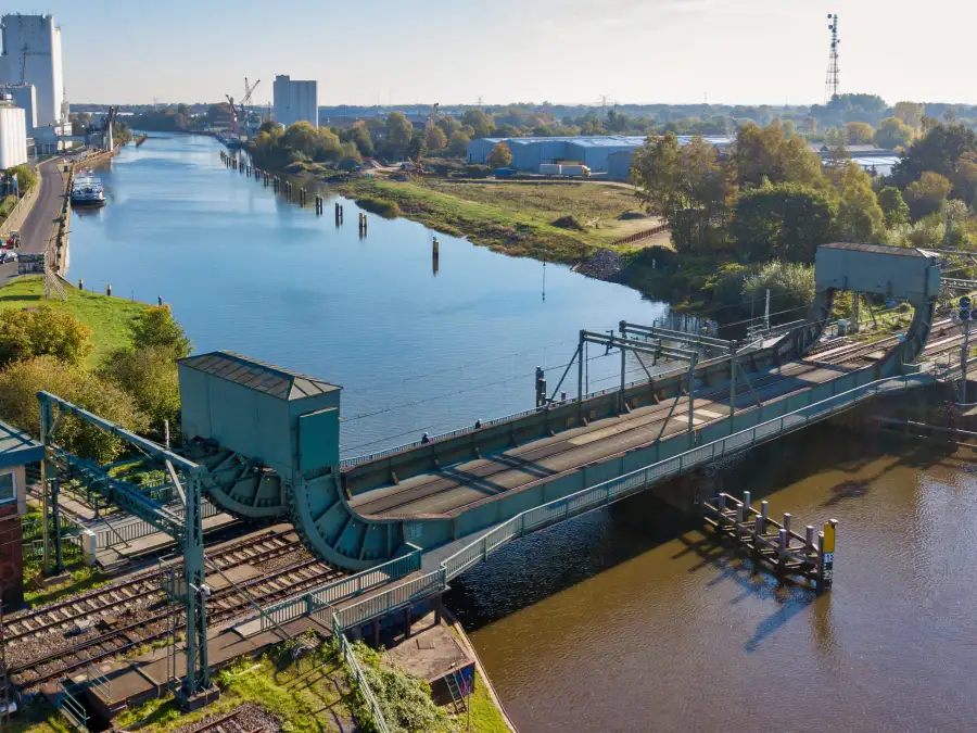 Bahnverkehr gestört: Riss in der Huntebrücke führt zu Sperrung von Gleis – ...