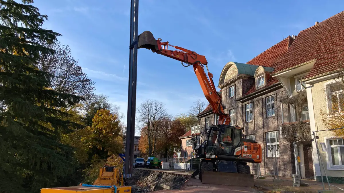 Langzeitbaustelle in der Innenstadt: Spundwände an der Albanistraße werden ...