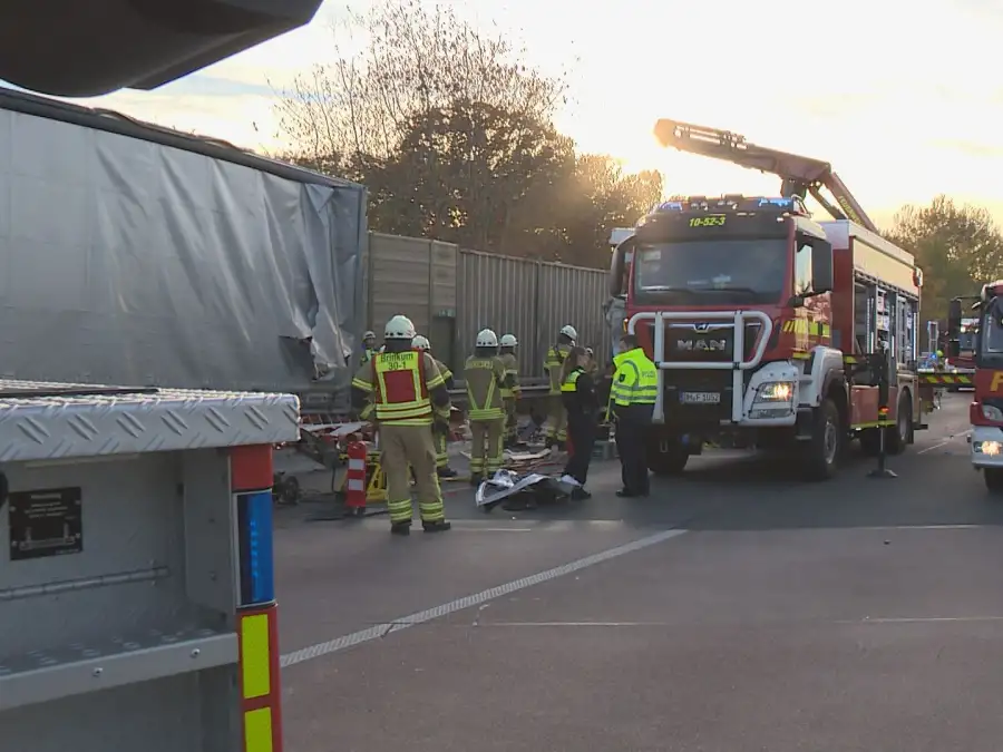 Unfall bei Stuhr: Lastwagenfahrer fährt auf Stauende auf und stirbt – A1 ...