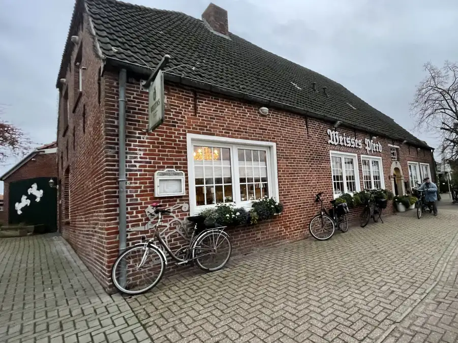 Neueröffnung in Riepe: Traditionsgasthof „Weißes Pferd“ mit neuen ...