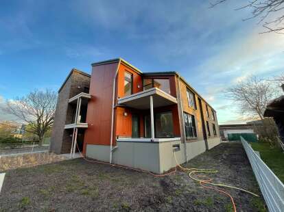 Wohnungsbaugesellschaft plant weitere Neubauten: In Friesland wird weiter in die Hände gespuckt