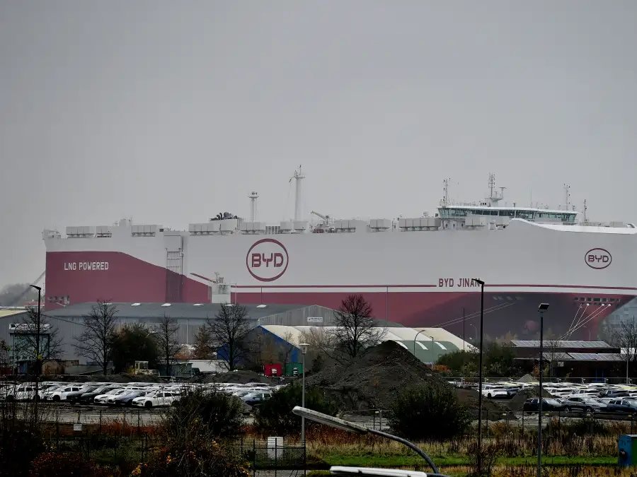 Port accident in Wilhelmshaven: Chinese freighter