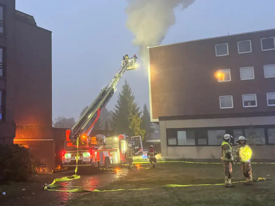 Feuerwehr im Einsatz: Brand in Oldenburg – Donnerschweer Straße voll ...