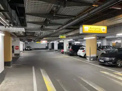Aktuelle Bilder vom und aus dem Parkhaus unter der Straße Am Stadtmuseum.