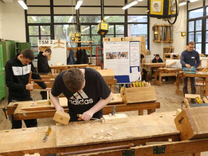 Bildungsmesse in Wilhelmshaven: Berufsberatung auf Augenhöhe und zum Anfassen