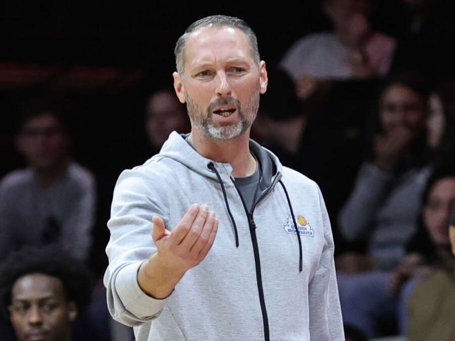 Steven Spitz 2. Basketball-Bundesliga: Bremerhaven und Quakenbrรผck in der Spitzengruppe