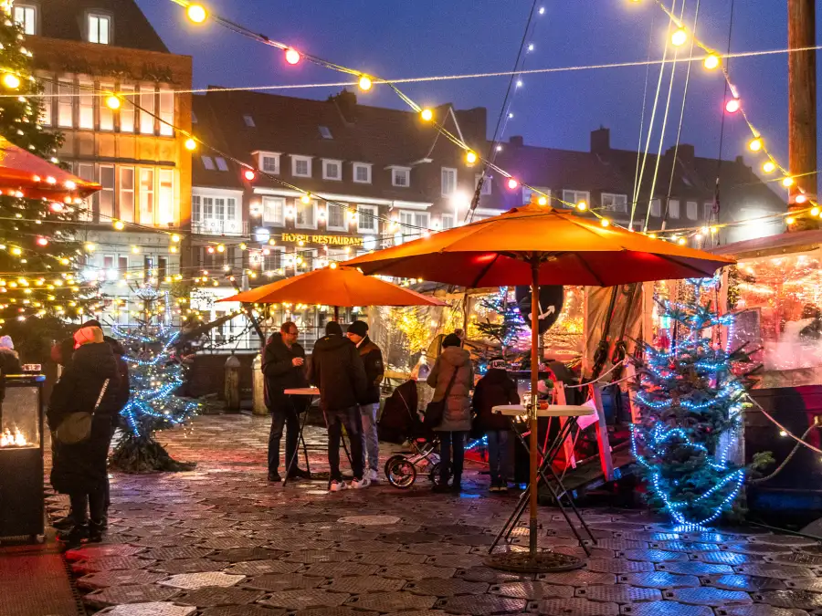 Maritimer Engelkemarkt in Emden: Rathausplatz wird Kulisse für Iglus mit ...