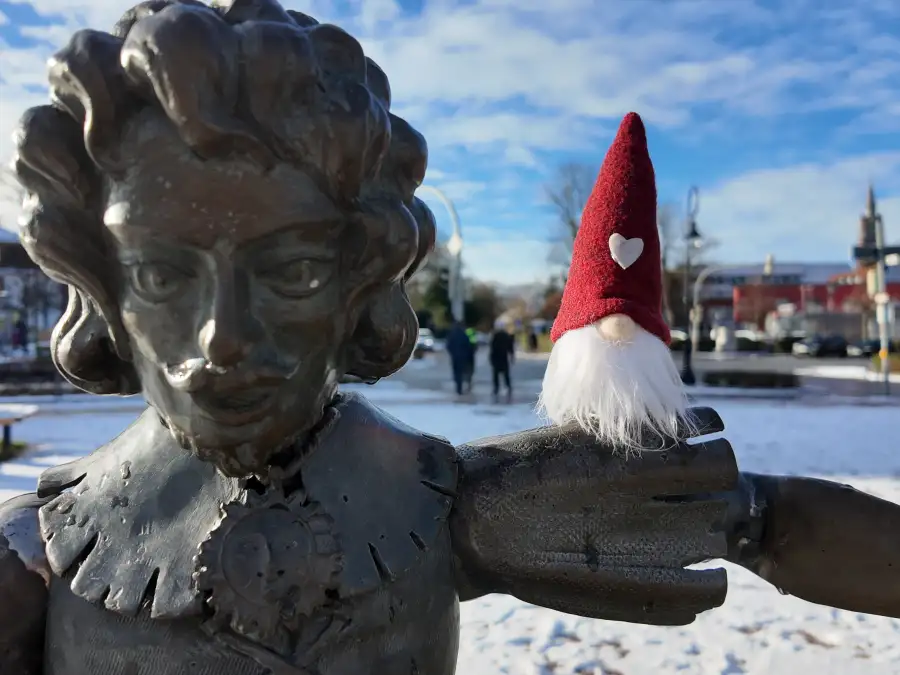 Suchaktion in Friesland: Weihnachtswichtel versteckt sich – Wer ihn findet ...