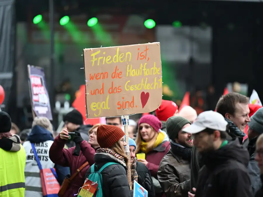 In Giessen: Tens of thousands protest against new AfD youth wing
