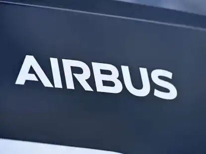 https://imgneu.nwzonline.de/image/02a0-1f59118fd80b-cc8e28142b45-1000/414,4-3,low,50,50/airbus-liefert-dieses-jahr-weniger-flugzeuge-aus-als-geplant-archivbild-.webp