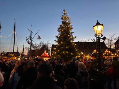 Weihnachtsmarkt in Leer: „Hallo Niedersachsen“ wird live vom Wiehnachtsmarkt achter d’ Waag gesendet
