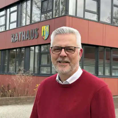 Musste sich in der letzten Ratssitzung des Jahres nochmals erkl&auml;ren: Sandes B&uuml;rgermeister Stephan Eiklenborg.