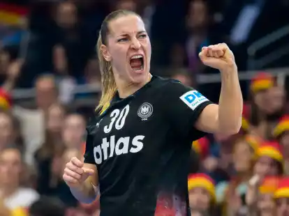 Jenny Behrend vom VfL Oldenburg (hier im Viertelfinale gegen Brasilien) steht mit der deutschen Nationalmannschaft im WM-Finale.
