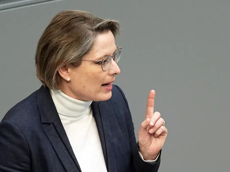 Hass im Internet: Bundesregierung nennt US-Sanktionen gegen HateAid ...