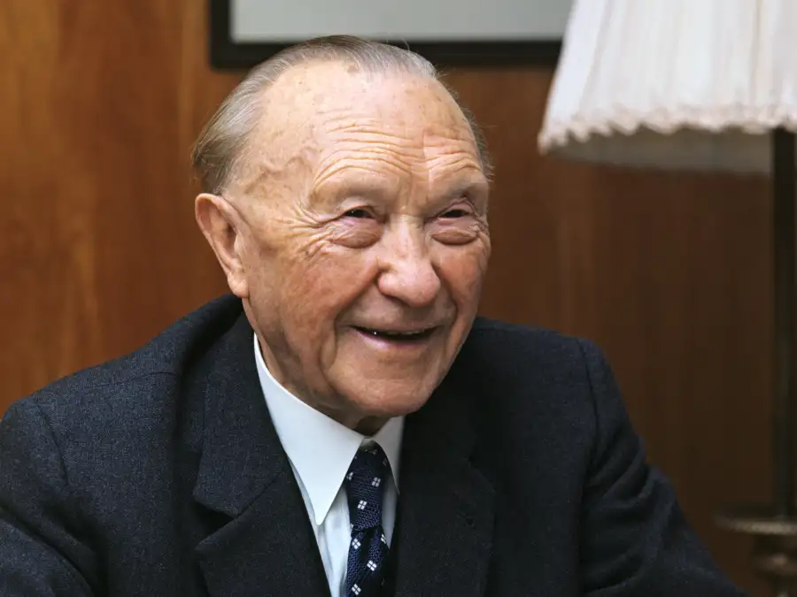Guest commentary by Friedrich Merz: How former Chancellor Adenauer can ...