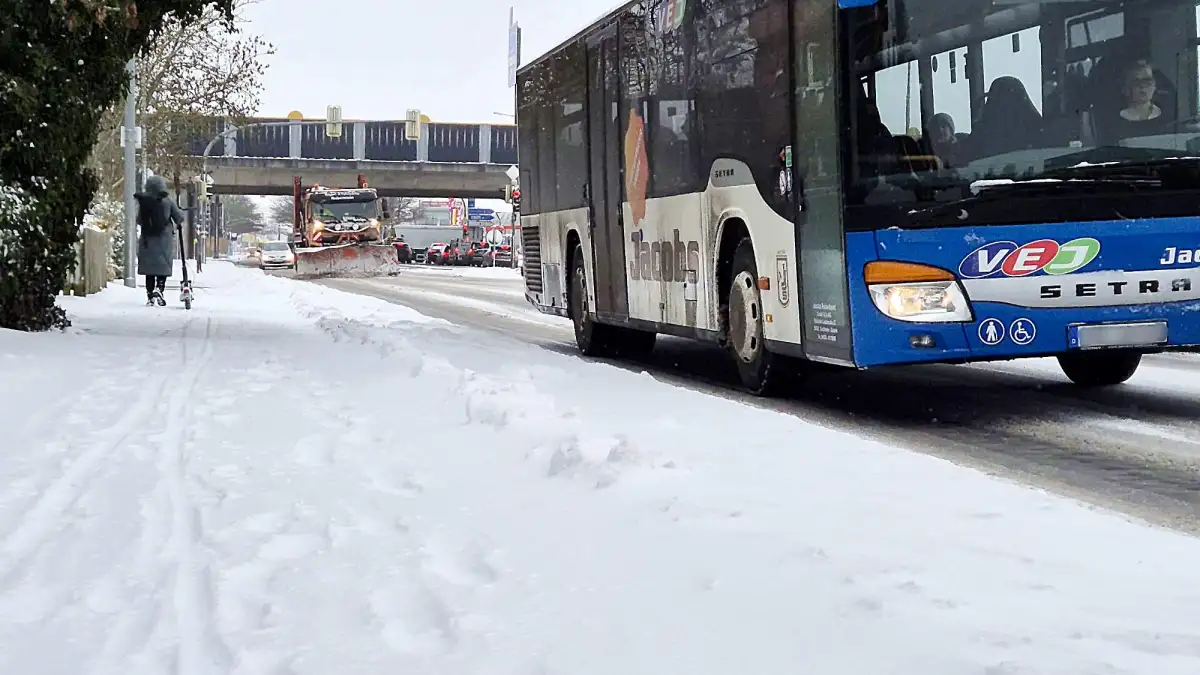 Heftiger Schneefall: In Emden fallen Schulunterricht und Busverkehr aus