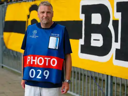 Borussia-Fan in Apen: Fotograf zeigt seine Gladbach-Rauten am Balkon