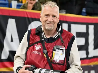 Borussia-Fan in Apen: Fotograf zeigt seine Gladbach-Rauten am Balkon