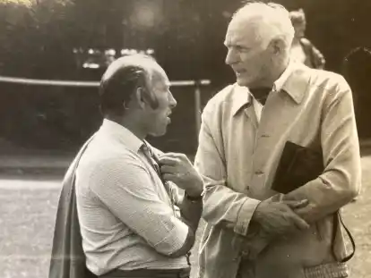 This is how many football fans in the Cloppenburg district remember him: Reporter Günter Gall (right) delves into an expert discussion.