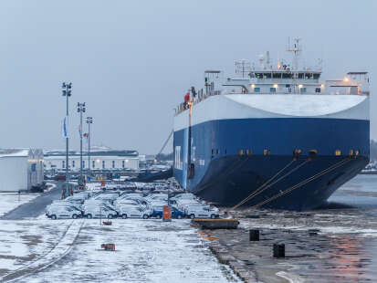 Bauausschuss vertagt sich erneut: Sorge vor Ausbau der Autologistik auf Südzentralen-Areal in Wilhelmshaven hält an