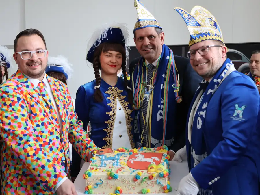 karneval-in-der-staatskanzlei-lindener-narren-setzen-ministerpr-sident
