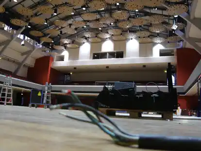 Der Abriss der Kongresshalle hat begonnen. Derzeit wird noch brauchbares Interieur eingelagert, bevor die Halle ab Mitte März abgerissen wird.