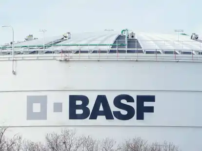 https://imgneu.nwzonline.de/image/02a2-2006076e7cd3-8d4ca7d4ebb6-1000/414,4-3,low,50,50/basf-in-ludwigshafen-kostendruck-hohen-energiepreisen-und-einer-zu-geringen-auslastung-am-stammwerk-.webp