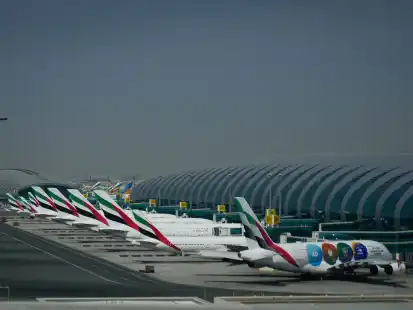 Nach Angriff auf den Iran streichen zahlreiche Airlines ihre Fl&uuml;ge.