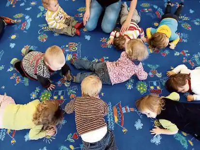 Schon in der Krippe und im Kindergarten k&ouml;nnen hochbegabte Kinder entdeckt und richtig gef&ouml;rdert werden. Allerdings fehlt es an der n&ouml;tigen Ausbildung f&uuml;r die Erzieherinnen und Erzieher.