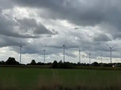 Die beiden Erweiterungsfl&auml;chen liegen westlich und &ouml;stlich der Hatter Landstra&szlig;e; ganz in der N&auml;he des vor zehn Jahren erbauten Windparks.