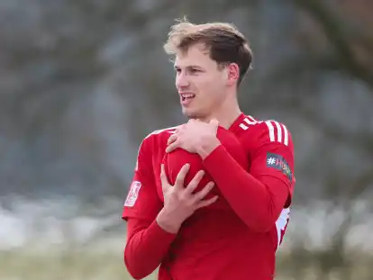 Spielte bis 2023 f&uuml;r BW Papenburg und traf nun im Testspiel gegen seinen Ex-Club: Emdens St&uuml;rmer David Schiller