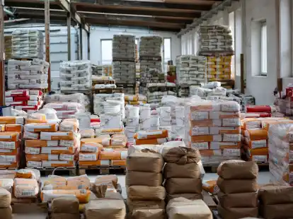 Emissionsarmer Zement soll bei &ouml;ffentlichen Ausschreibungen bevorzugt werden. (Symbolbild) (Jan Woitas/dpa)