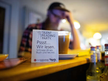 Gemeinsam lesen: Stadtbücherei Schortens lädt zur ersten „Silent Reading Party“