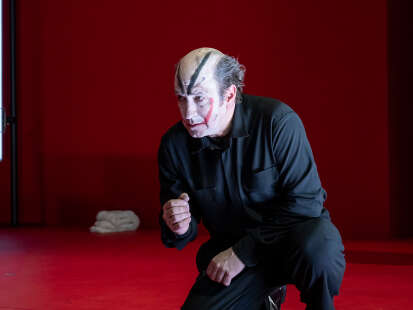Theaterpremiere in Wilhelmshaven: Mephisto zeigt den Preis der Anpassung an die Macht